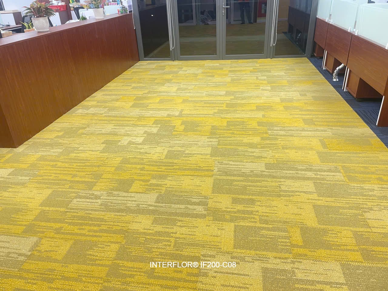 thảm trải sàn interflor if200 màu vàng